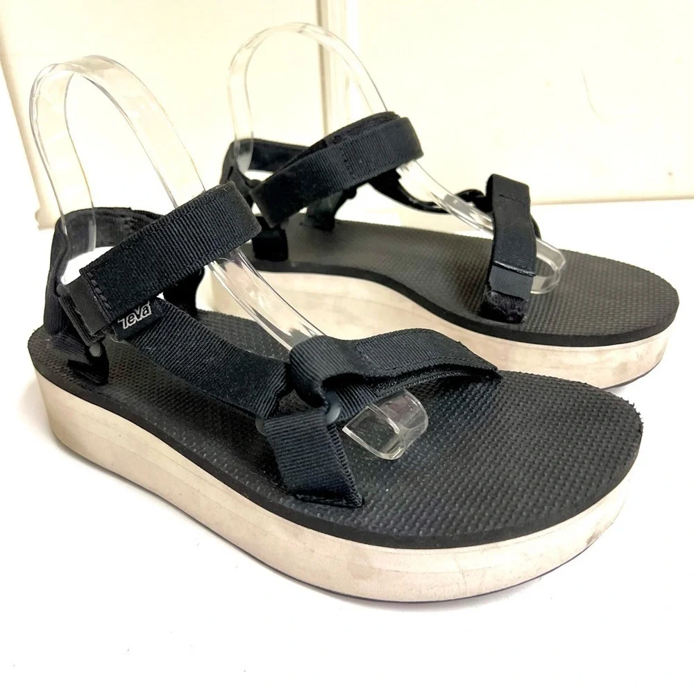 TEVA Flatform Universal sandals in Black womens size 10M Hiking comfy.